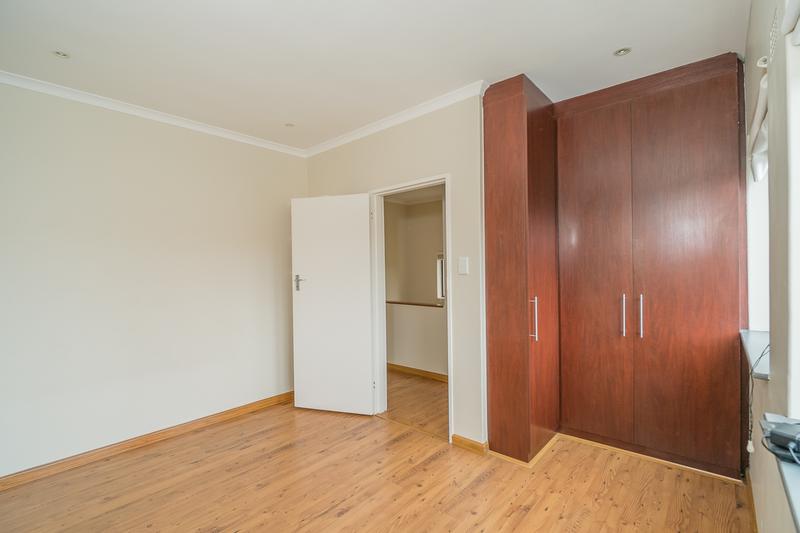 To Let 3 Bedroom Property for Rent in Meadowridge Western Cape